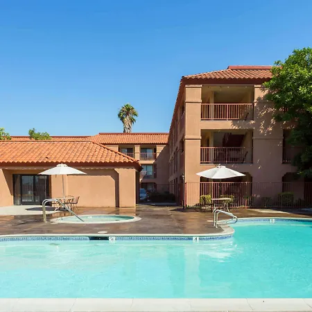Days Inn By Wyndham Fontana / Rialto